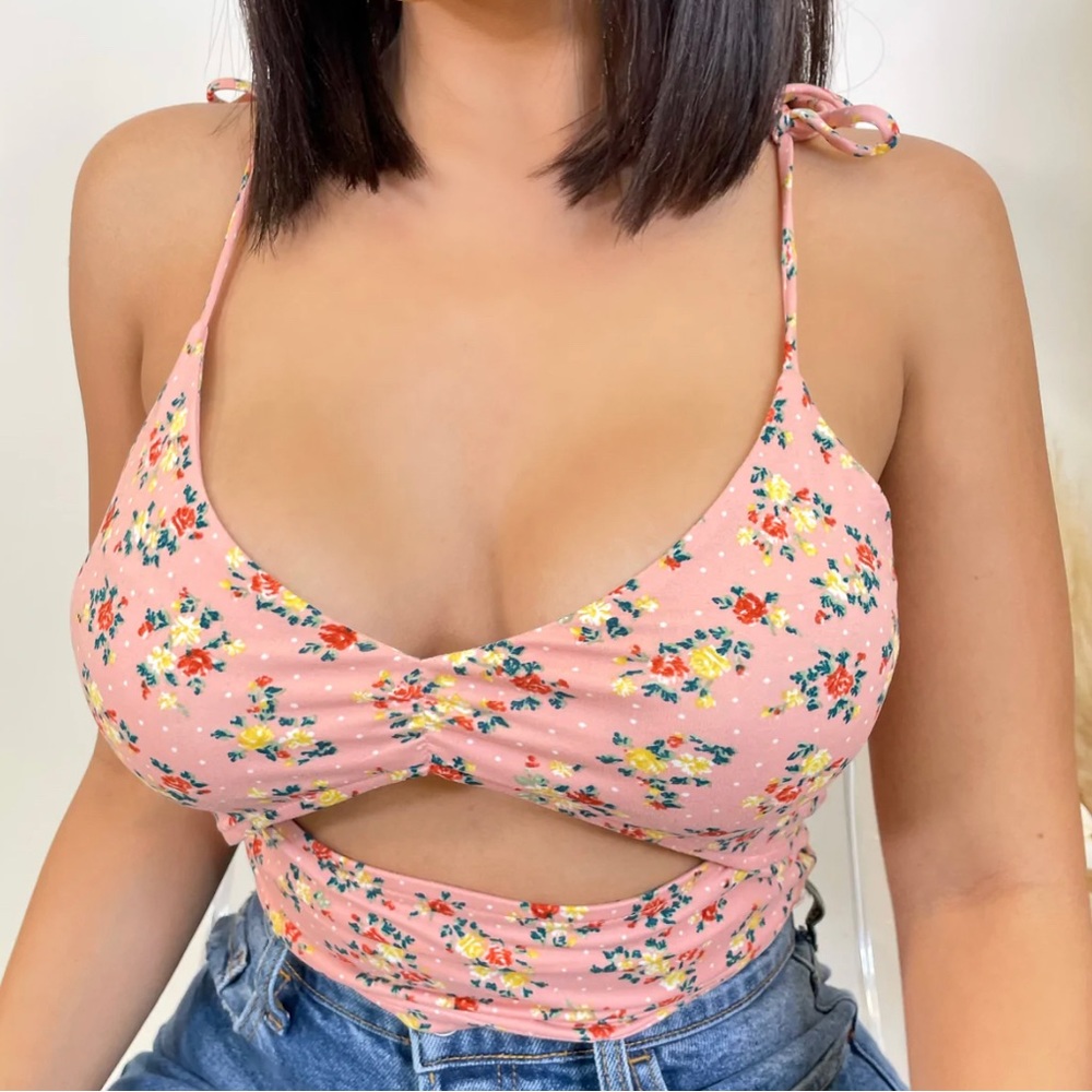 Women’s pink floral crop top
